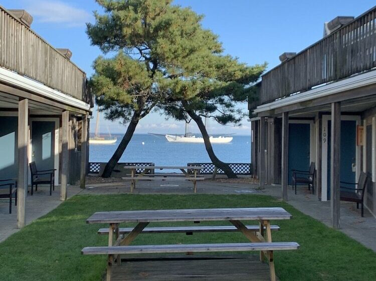 Vineyard Harbor Motel Private Beach