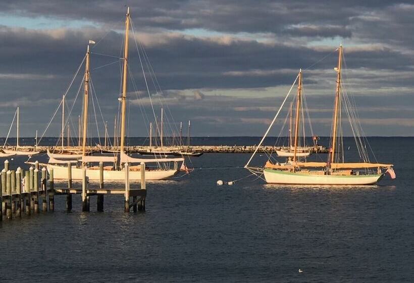 Vineyard Harbor Motel Private Beach