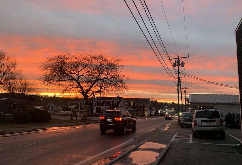 Vineyard Harbor Motel Private Beach