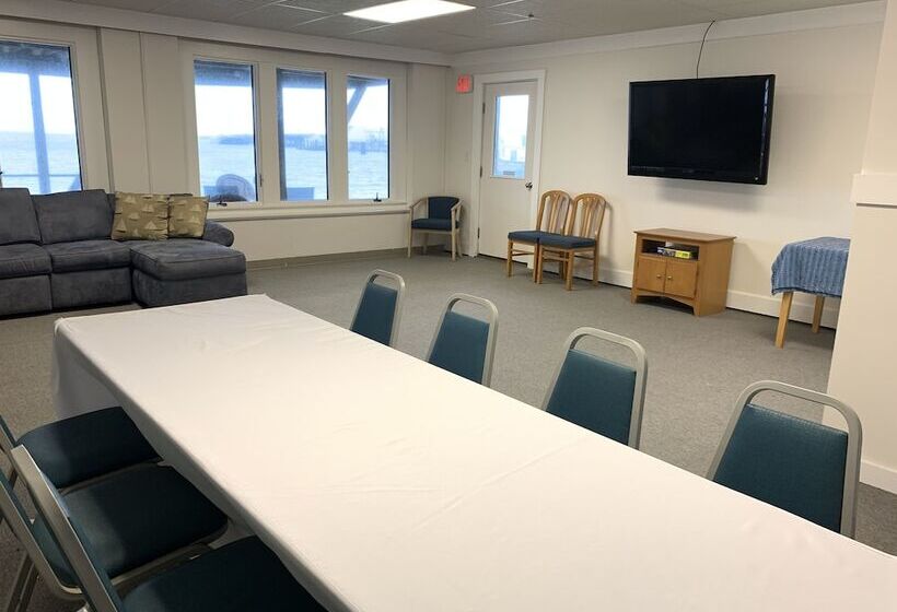 Vineyard Harbor Motel Private Beach