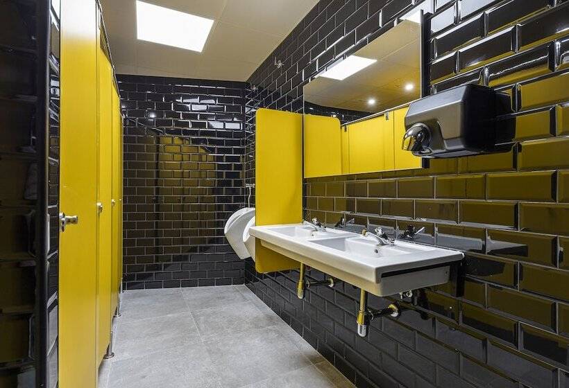 Art Seven Hostel Capsules