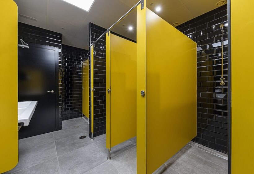 Art Seven Hostel Capsules