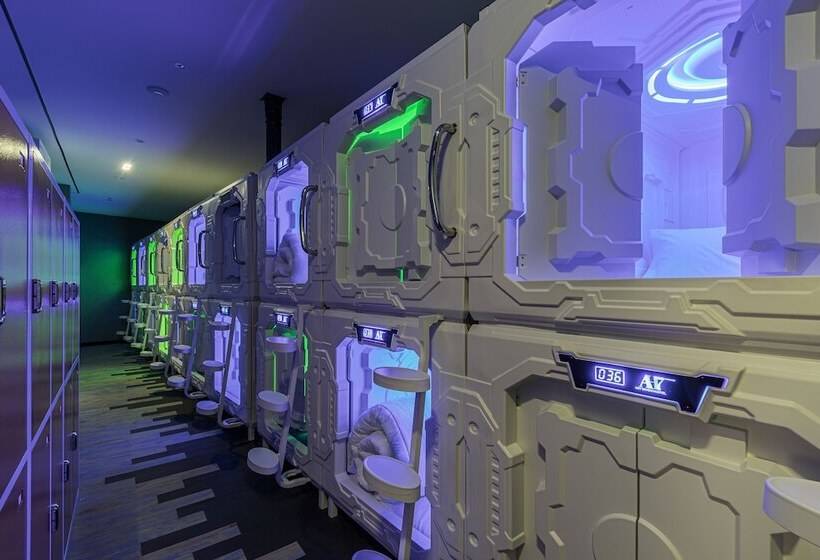 Art Seven Hostel Capsules