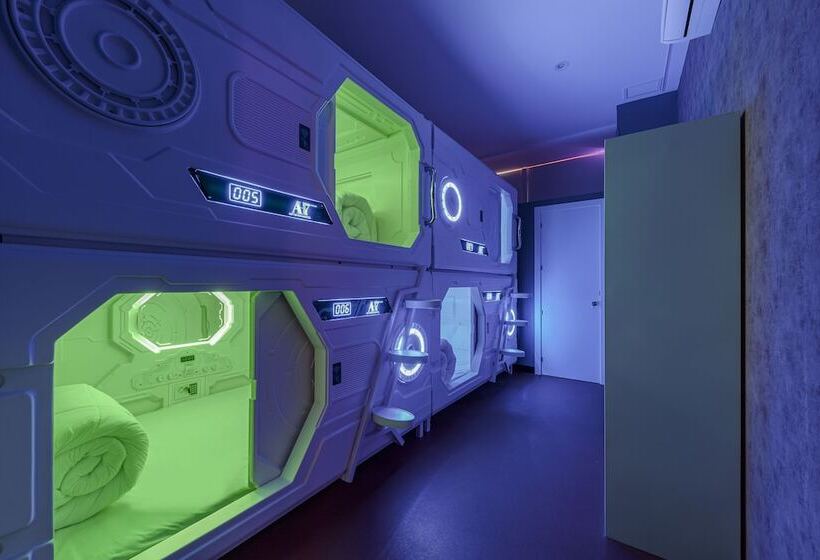 Art Seven Hostel Capsules