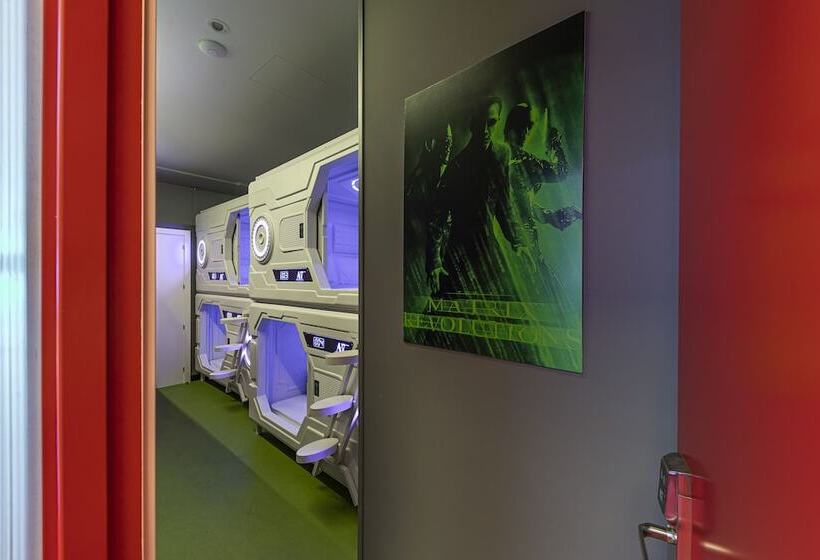 Art Seven Hostel Capsules