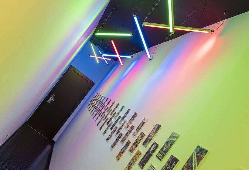 Art Seven Hostel Capsules