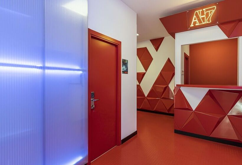 Art Seven Hostel Capsules