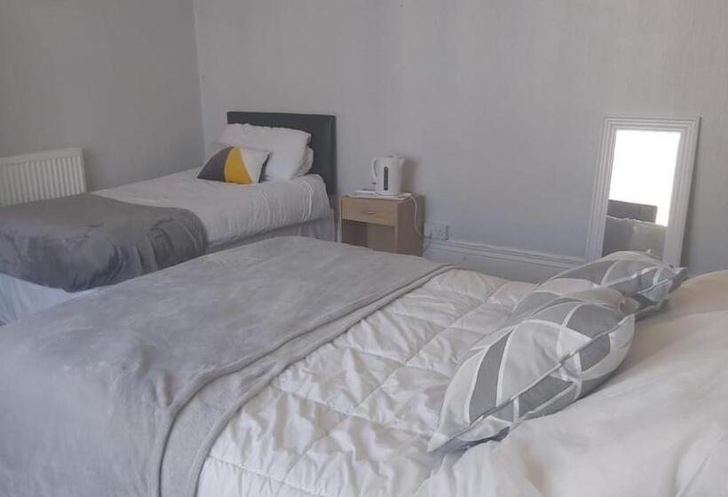 مبيت وإفطار Tudor Lodge Redcar Beach