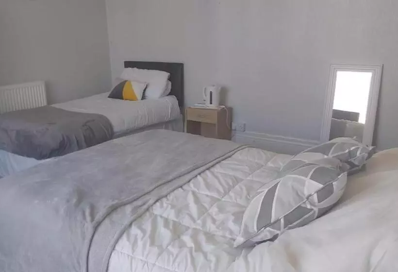 Aamiaismajoitus (B&B) Tudor Lodge  Redcar Beach