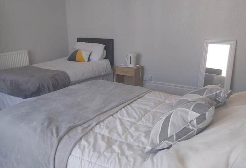 مبيت وإفطار Tudor Lodge Redcar Beach