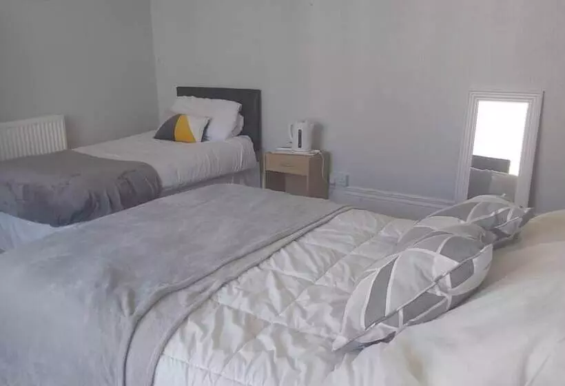 Aamiaismajoitus (B&B) Tudor Lodge  Redcar Beach