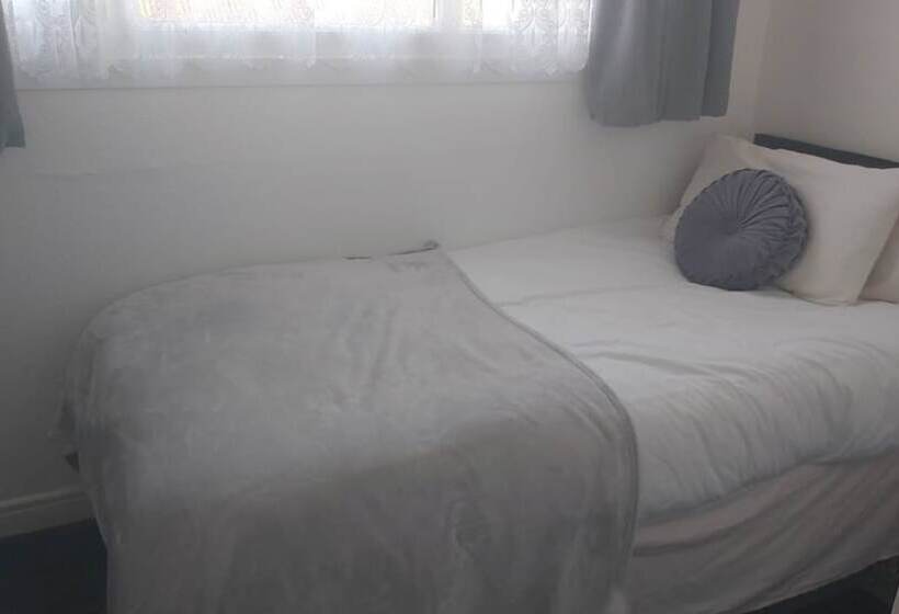 مبيت وإفطار Tudor Lodge Redcar Beach