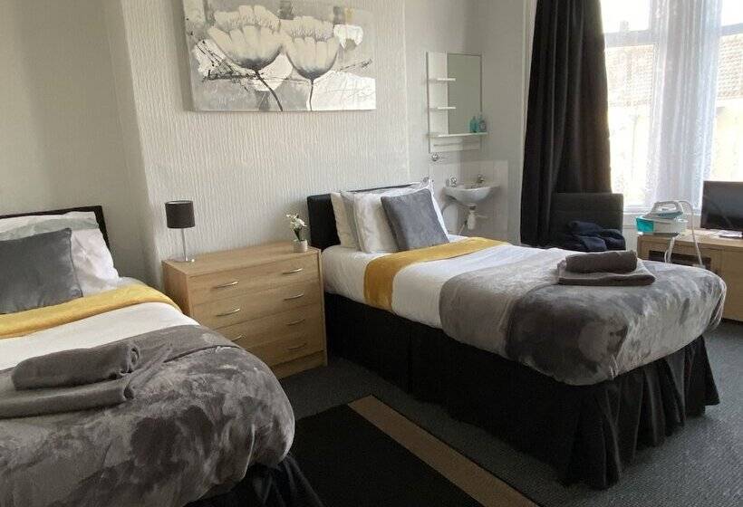 مبيت وإفطار Tudor Lodge Redcar Beach