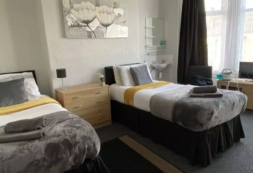 Aamiaismajoitus (B&B) Tudor Lodge  Redcar Beach