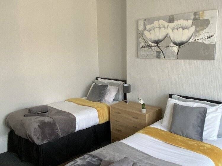 مبيت وإفطار Tudor Lodge Redcar Beach