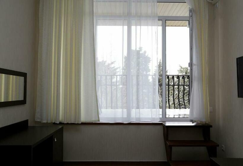 هتل Lazurniy Bereg