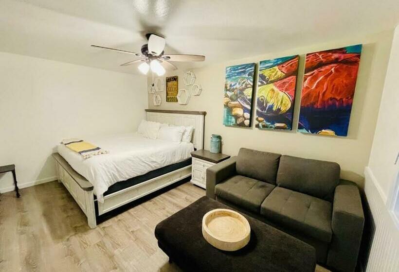 Hotelli Seafarer Suites