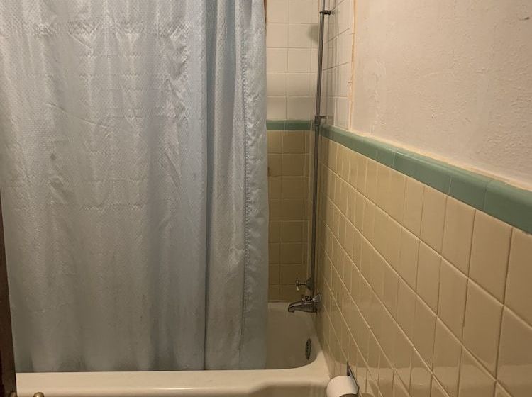 汽车旅馆  Colonial Inn