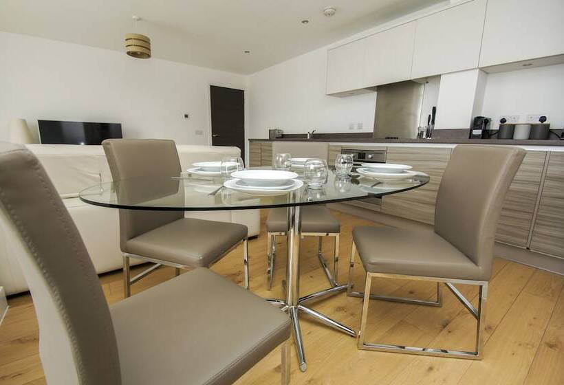 Orion Marina Sea View Parking By Brighton Holiday Lets