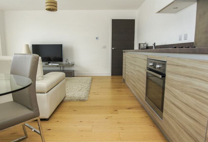 Orion Marina Sea View Parking By Brighton Holiday Lets