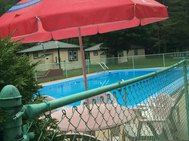 Perry S Motel And Cottages