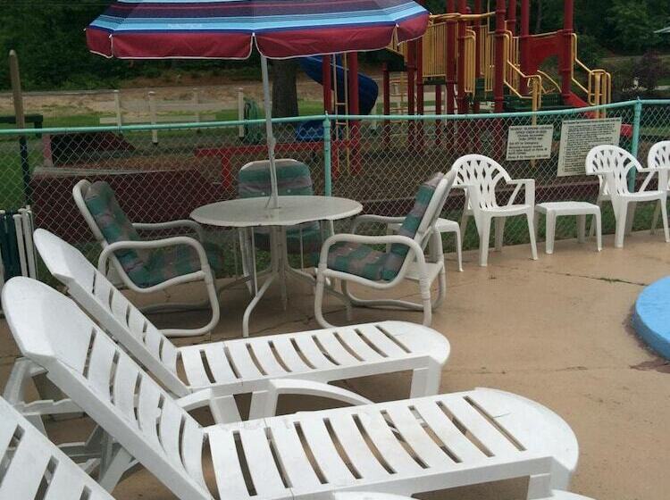 Perry S Motel And Cottages