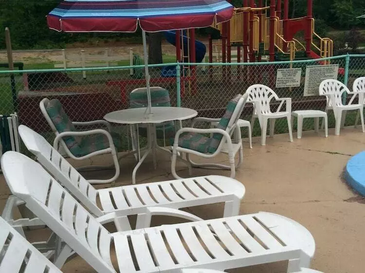 Perry S Motel And Cottages