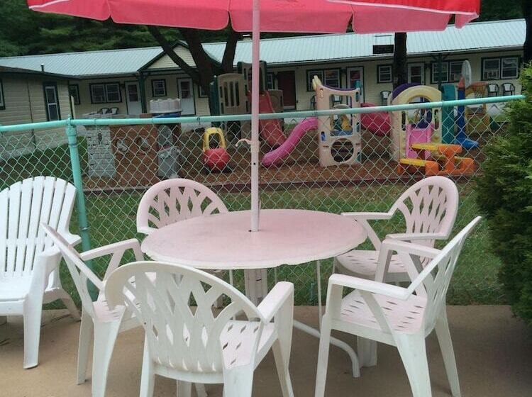 Perry S Motel And Cottages