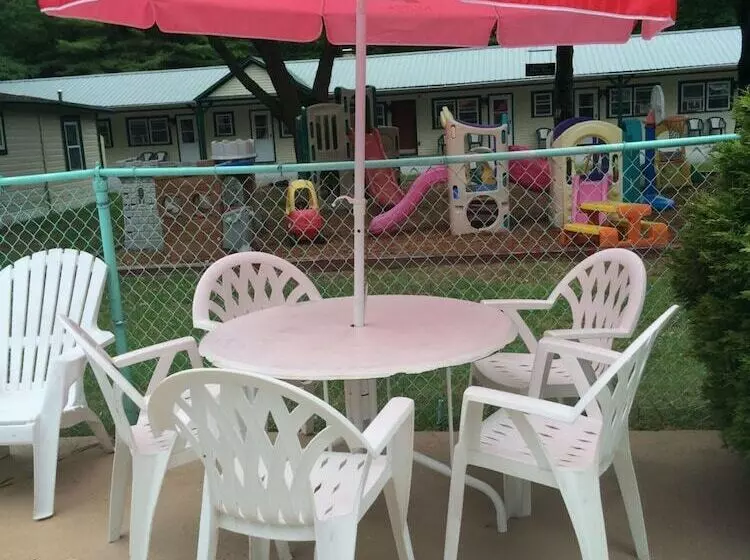 Perry S Motel And Cottages