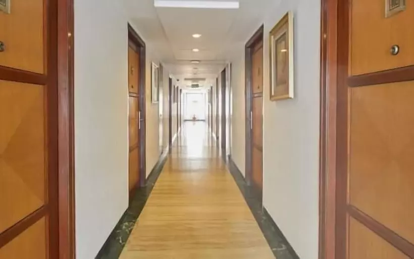 Hôtel Dr. Raj Kumar International