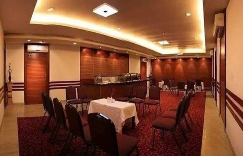 Hôtel Dr. Raj Kumar International