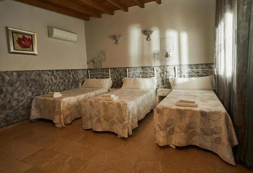 هتل El Mirlo Blanco