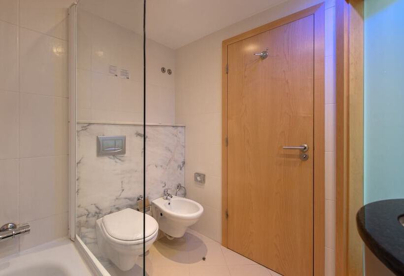 هتل Holiday Inn Express Lisbon Airport, An Ihg