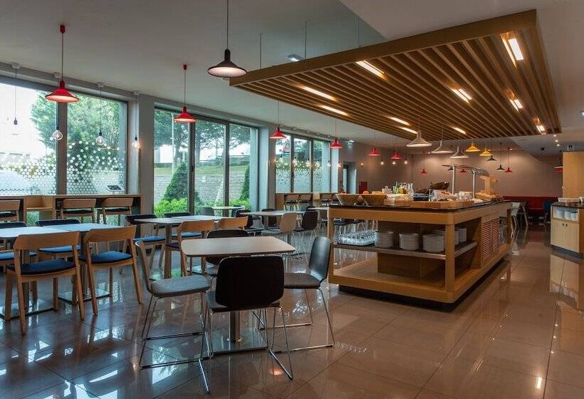 هتل Holiday Inn Express Lisbon Airport, An Ihg