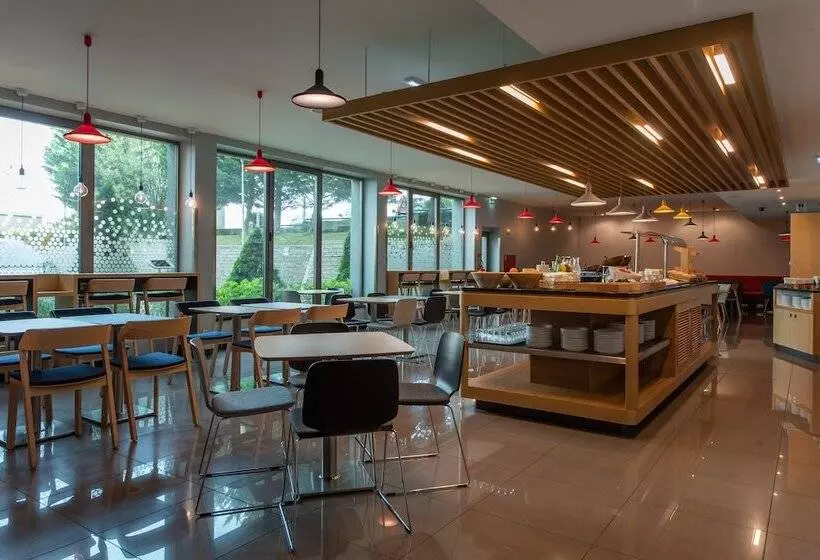 Hotel Holiday Inn Express Lisbon Airport, An Ihg