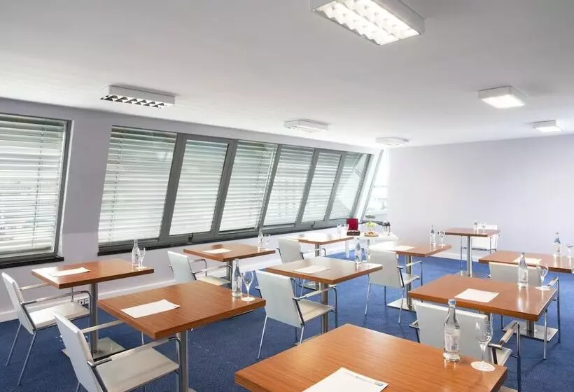 Hotel Holiday Inn Express Lisbon Airport, An Ihg