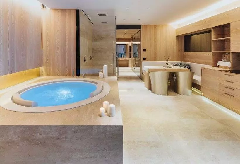 Отель Lajadira & Spa