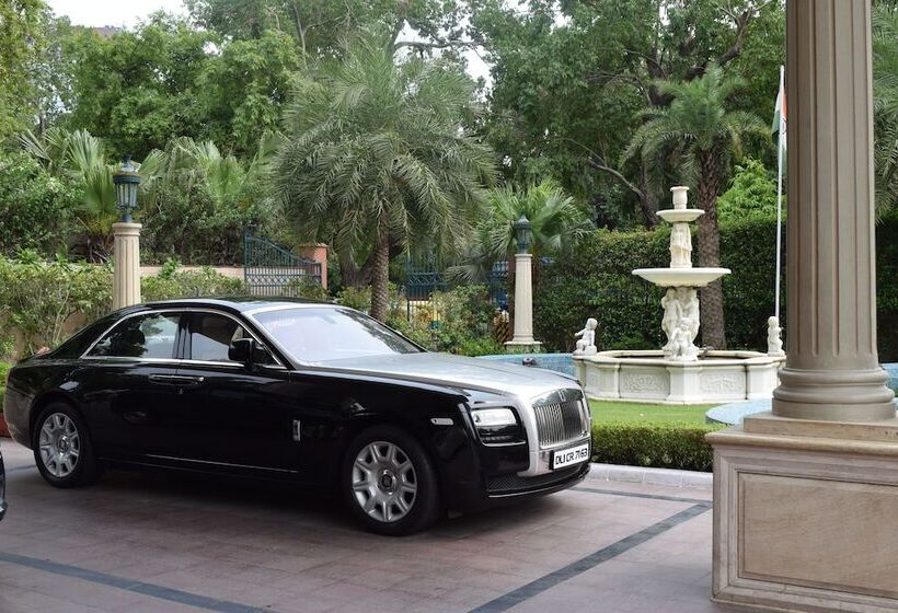 ホテル The Royal Plaza