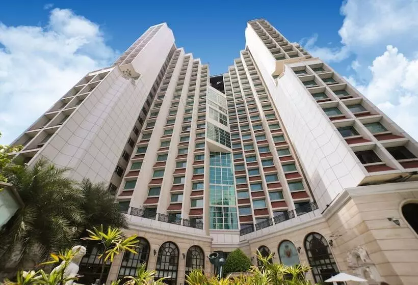 ホテル The Royal Plaza