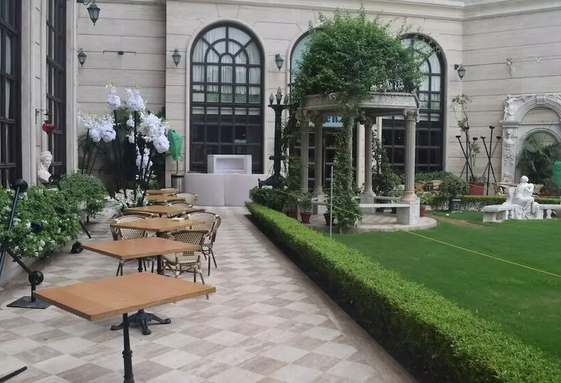 ホテル The Royal Plaza