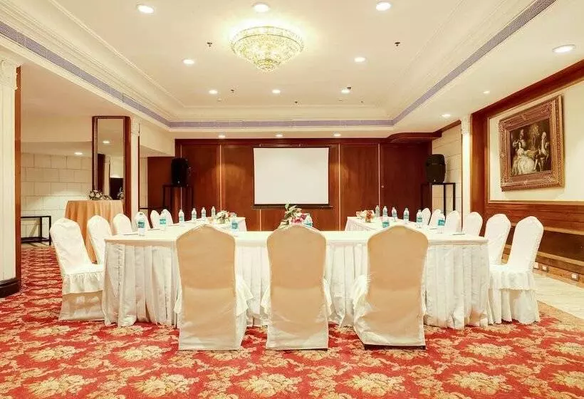 ホテル The Royal Plaza