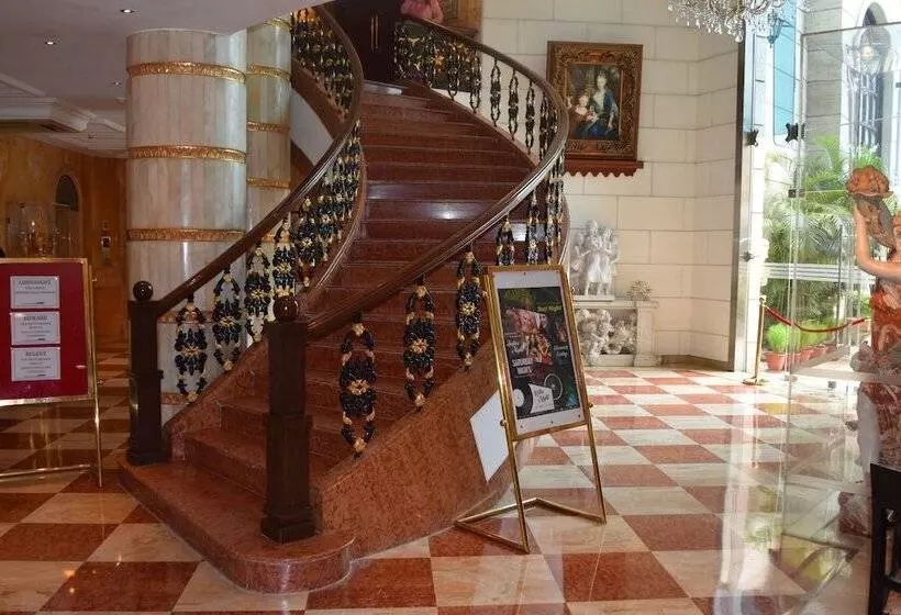 ホテル The Royal Plaza