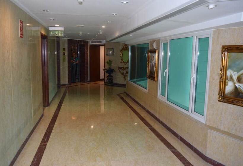 ホテル The Royal Plaza