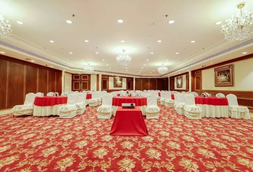 ホテル The Royal Plaza