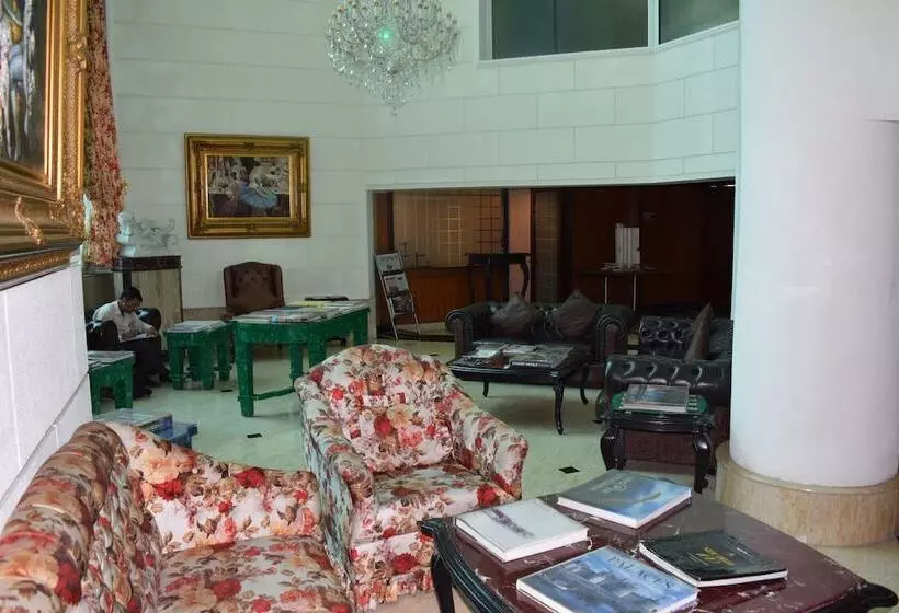 ホテル The Royal Plaza