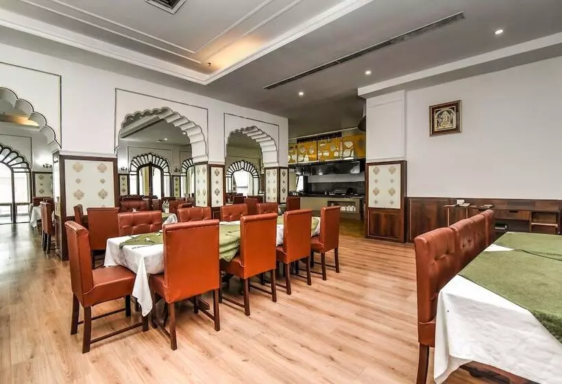 Отель Utkarsh Vilas Tavisha