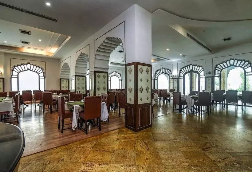 Отель Utkarsh Vilas Tavisha