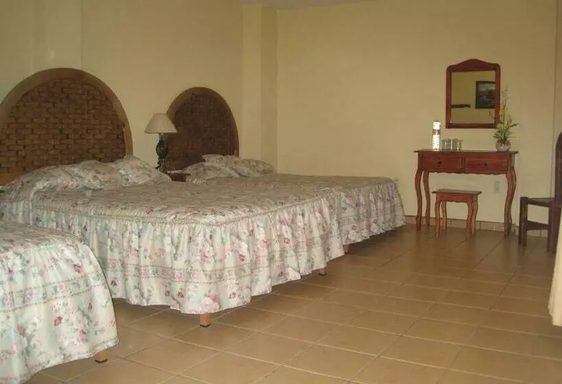 هتل Casa Cortes