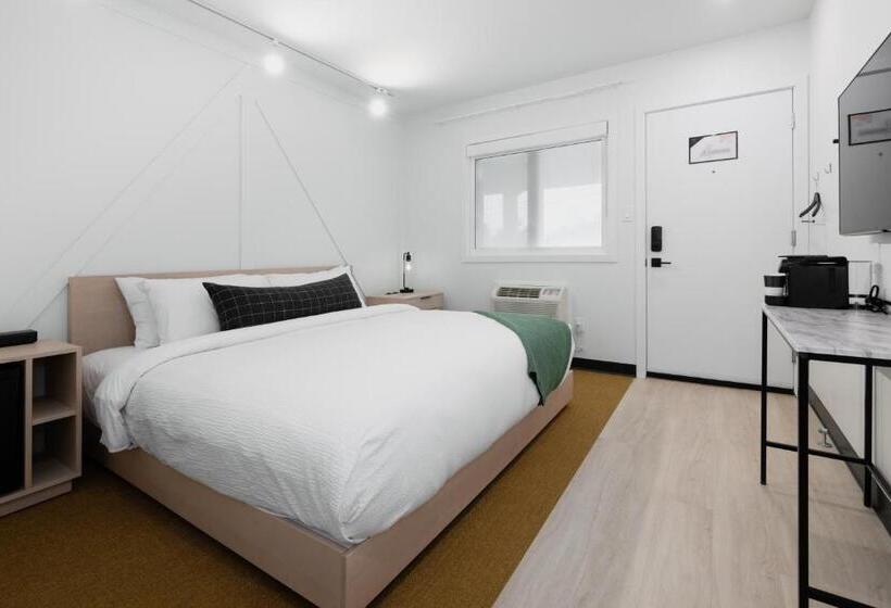 مُتل Vrge Revelstoke