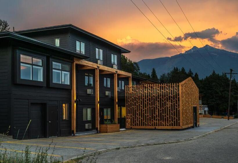 مُتل Vrge Revelstoke